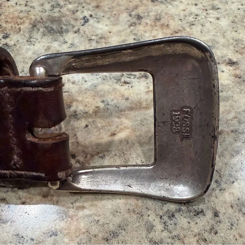 Vintage Fossil 1998 Brown and Silver Tone Leather Belt with Silver Buckle Size M